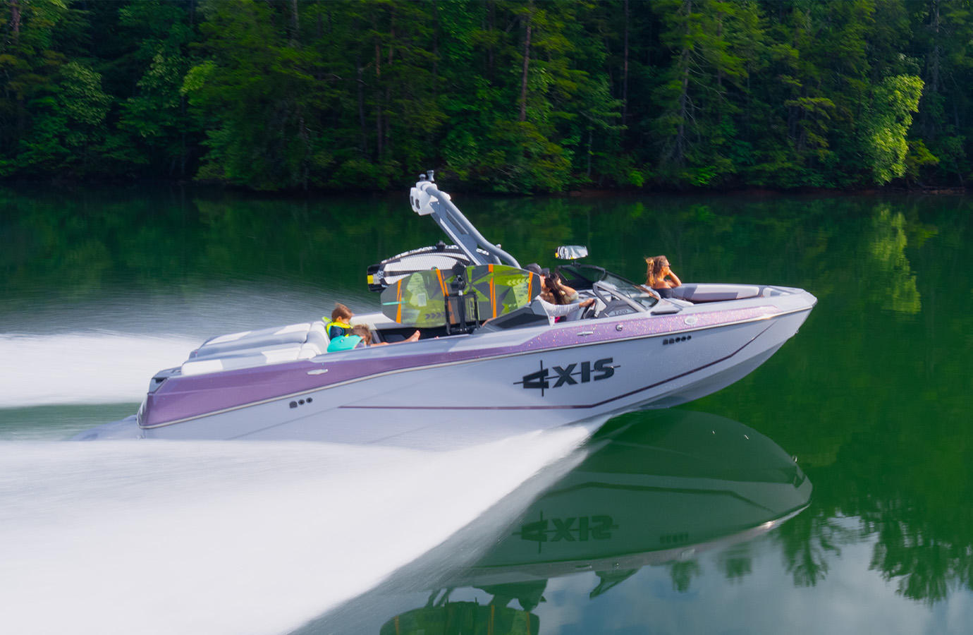 AXIS wake boat